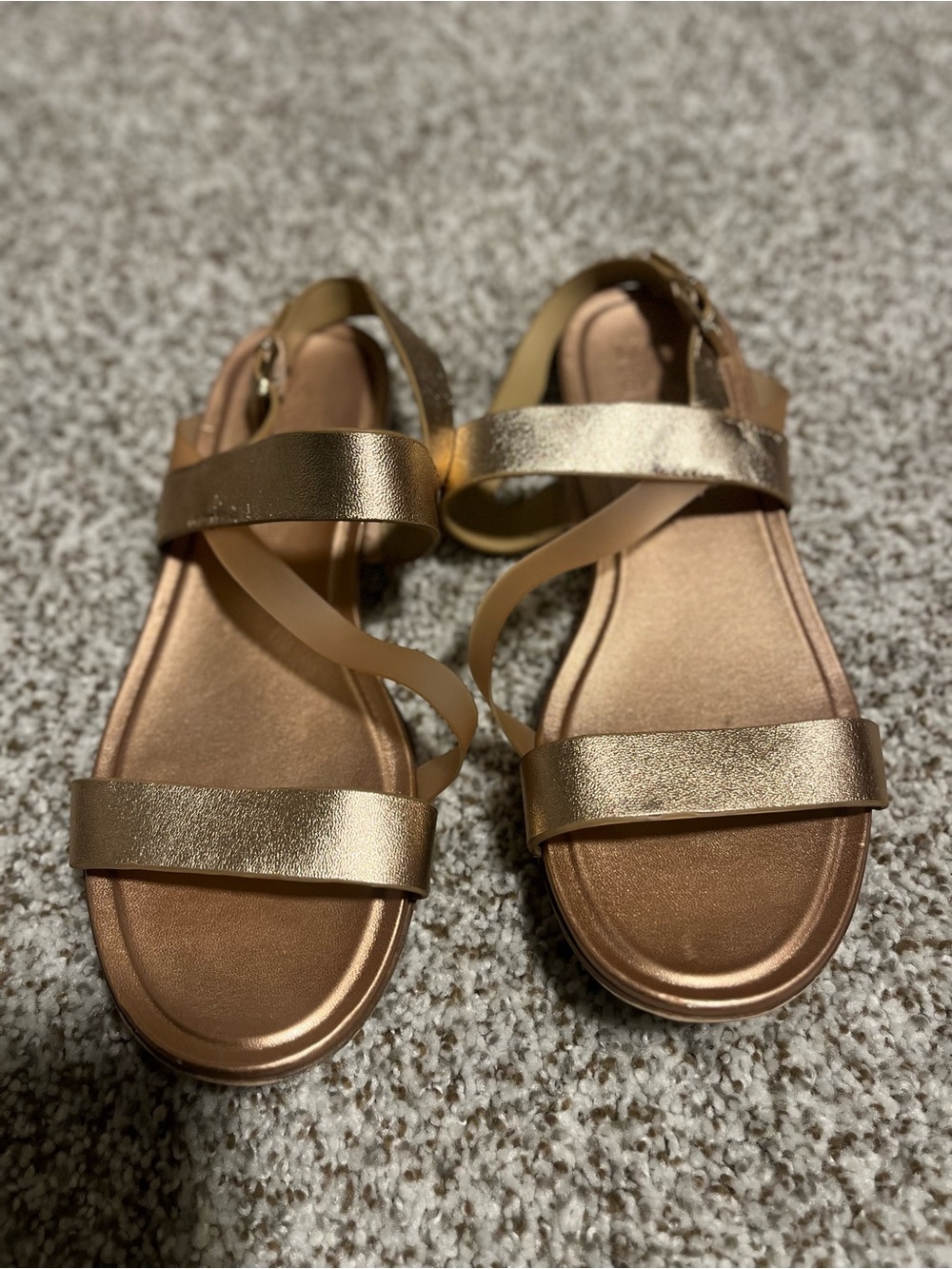 Naturalizer women’s Metallic Gold Strappy Comfort Sandals size 9